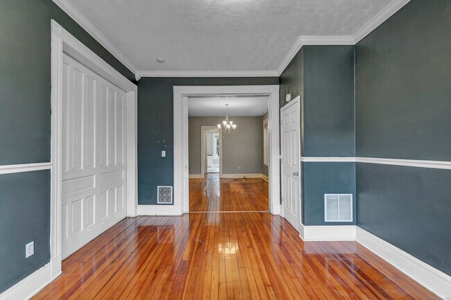 Building Photo - 108 William St