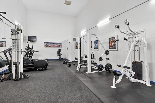 Building Photo - 9999 Summerbreeze Dr