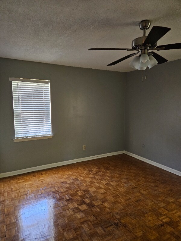 Building Photo - 4504 Whiteside St