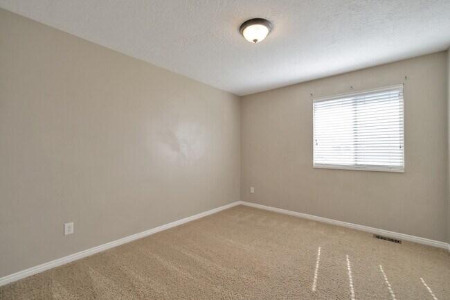 Building Photo - 1691 N 25 E