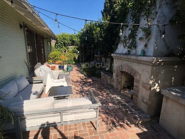 Building Photo - 4026-32 Utah St