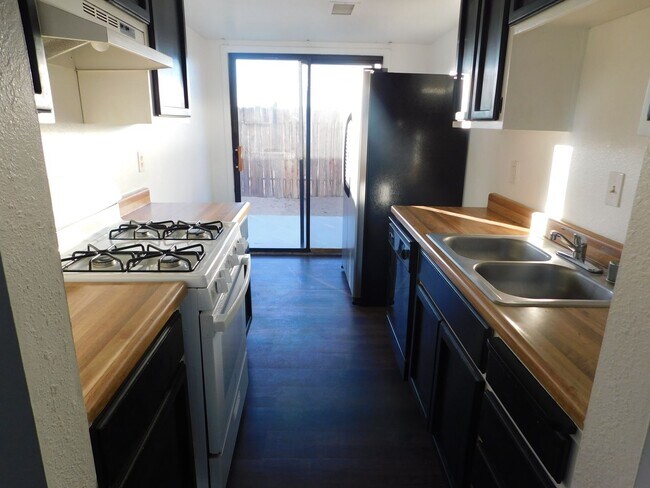 Building Photo - 325 S Norma St