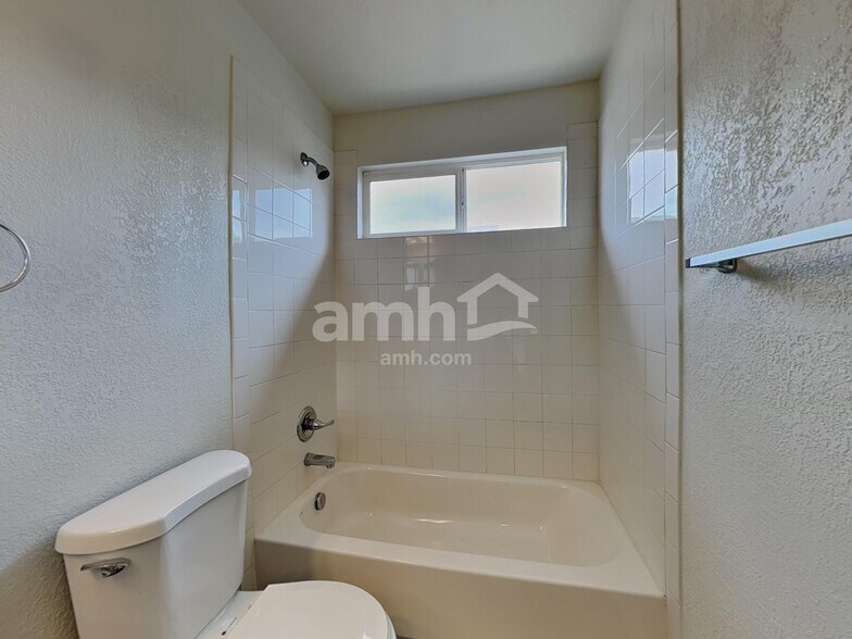 Building Photo - 8433 Golden Eye Dr
