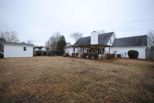 Building Photo - Very Well Maintained 4 BR, 3 BA home in Po...