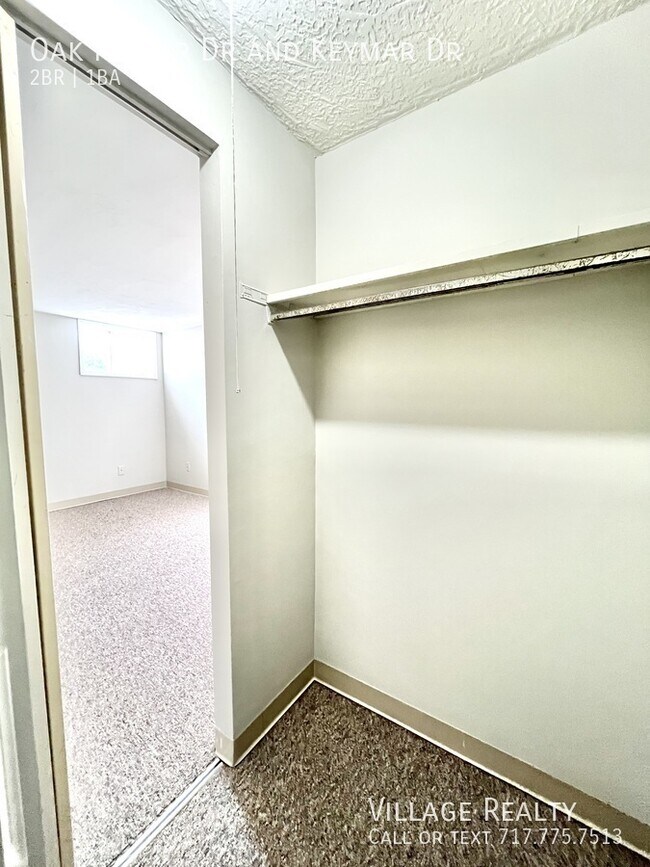 Building Photo - 221 Oak Manor Dr
