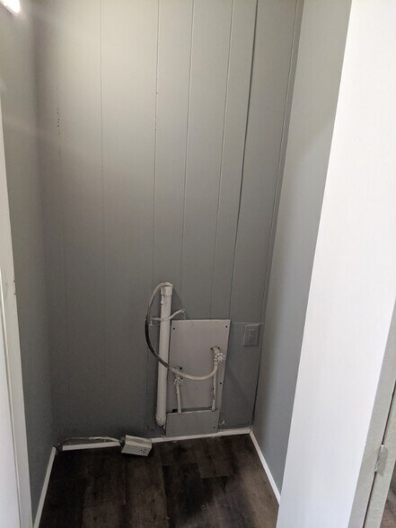 Building Photo - 700 Lincoln St