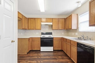 Building Photo - 203 Paradise Ln