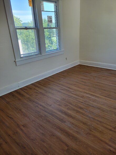 Building Photo - 448 Taylor Ave