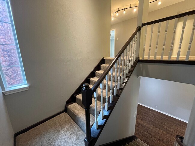 Building Photo - Mill Creek Executive Home Overlooking Golf Course at 17th Tee