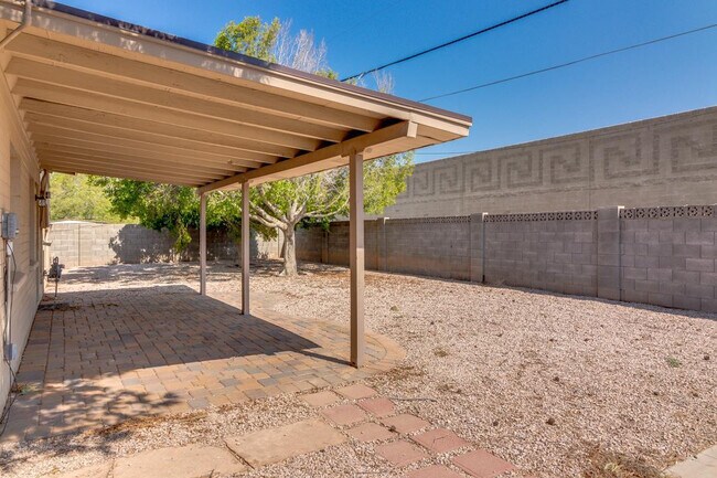 Building Photo - 137 E Riviera Dr