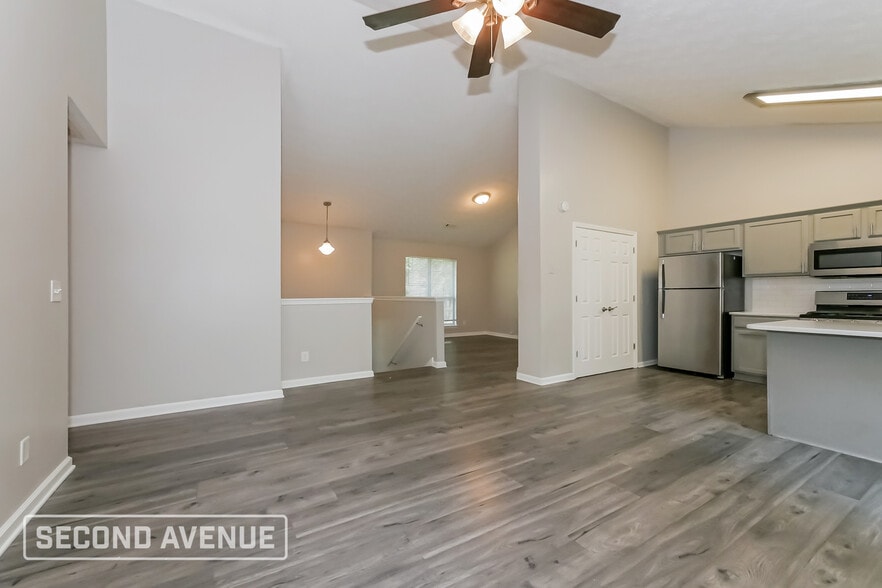 Building Photo - 45 Riverside Ct