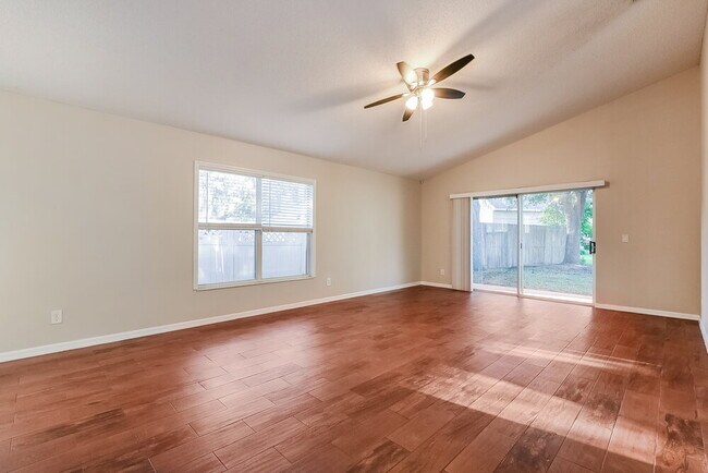 Building Photo - 13621 Meadowpark Ave