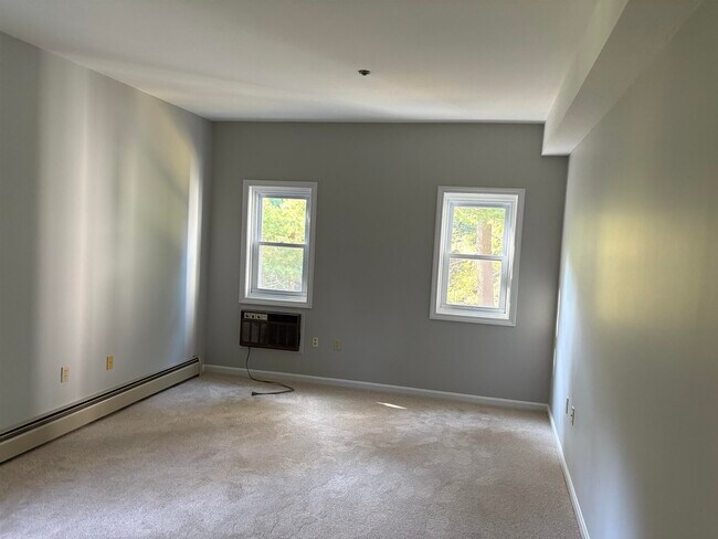 Building Photo - 120 Coliseum Ave