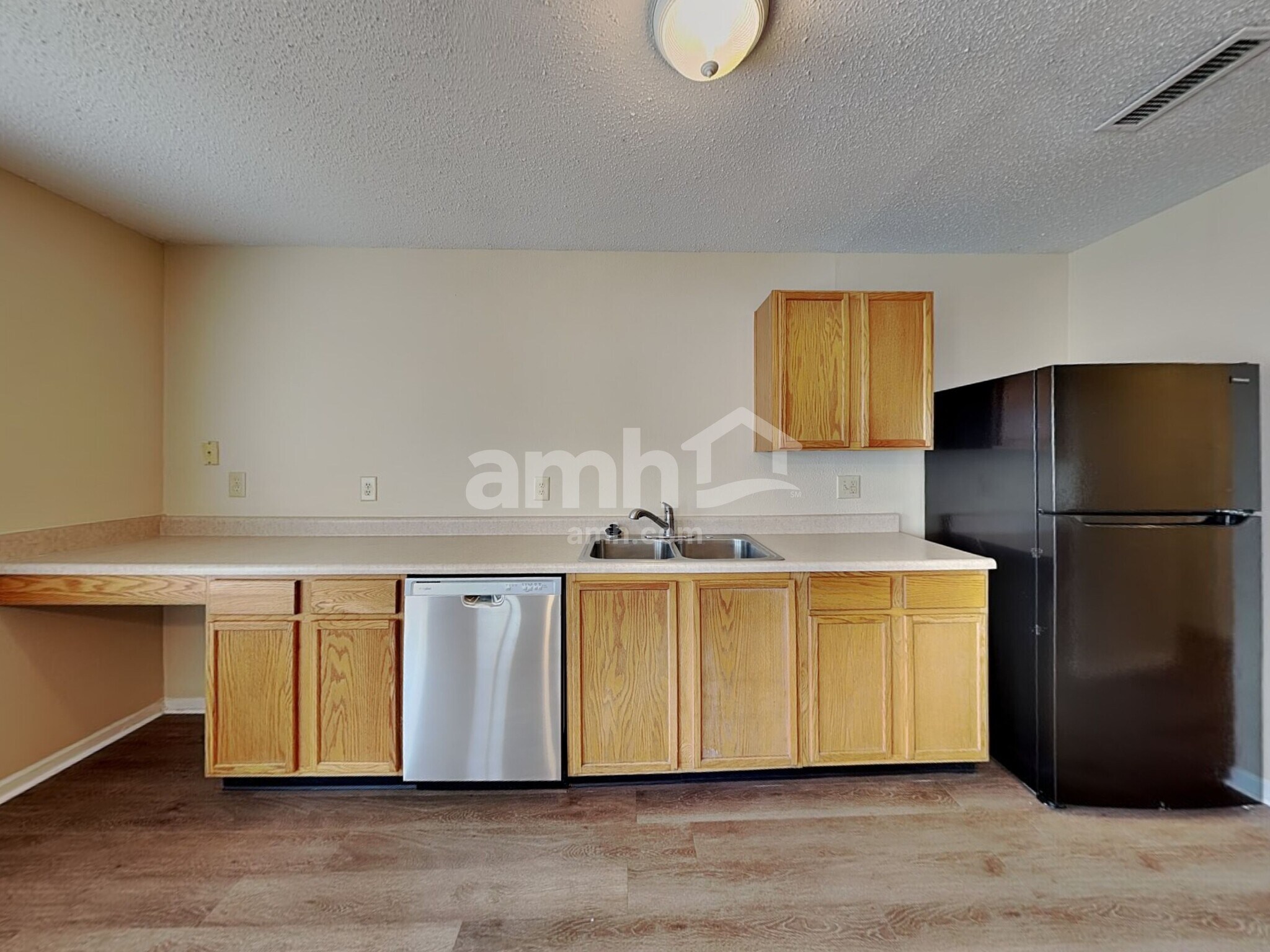 Building Photo - 1939 Dutch Elm Dr