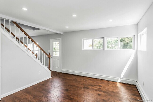 Building Photo - 27 Apollo Ln