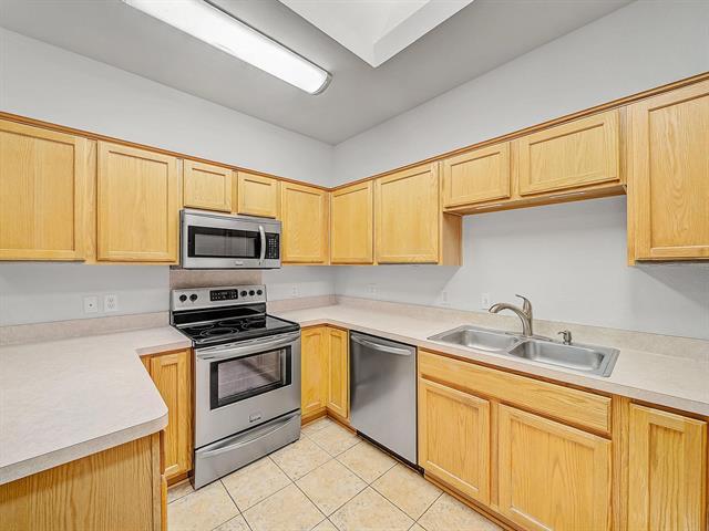 Building Photo - 2500 Westheimer Rd