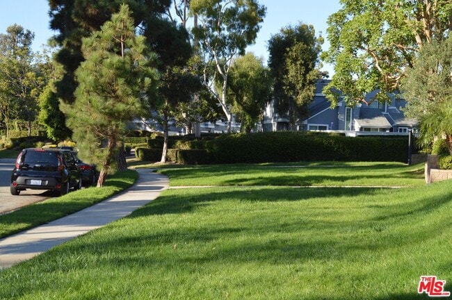 Building Photo - 5848 Canterbury Dr