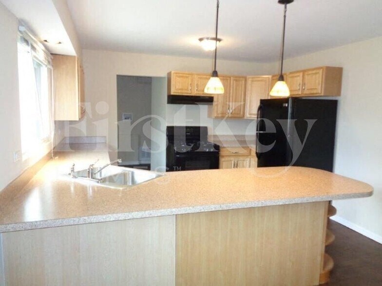 Building Photo - 447 Talala St