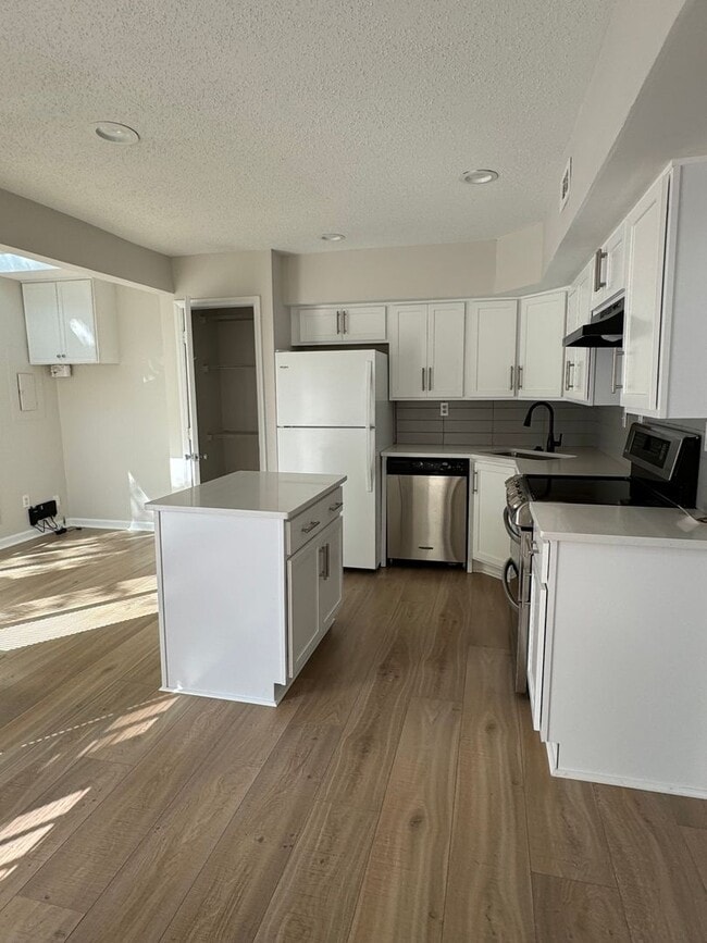 Building Photo - Yorkshire Downs Townhome