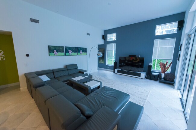Building Photo - Live the Resort Life in Boca Raton - AVAIL...