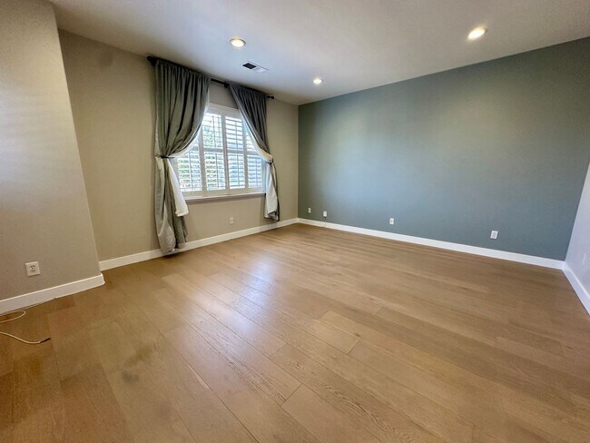 Building Photo - Charming & Fully Updated Home in Desirable Santa Clara