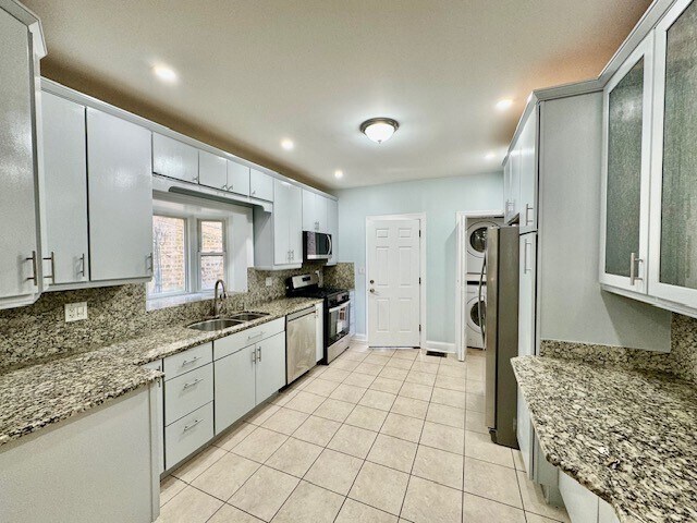 Building Photo - 5618 N Artesian Ave