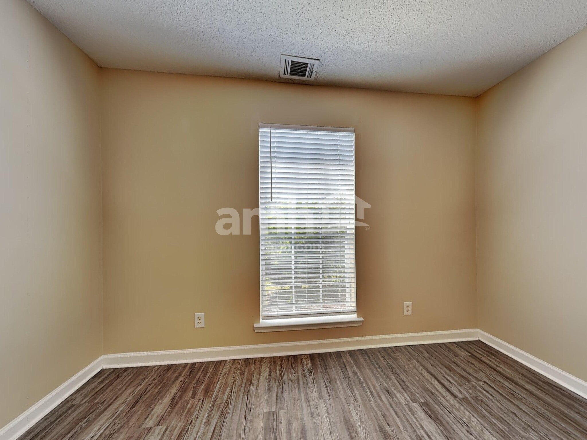 Building Photo - 139 W Tisbury Ln