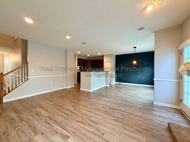 Building Photo - 242 Corey Dr