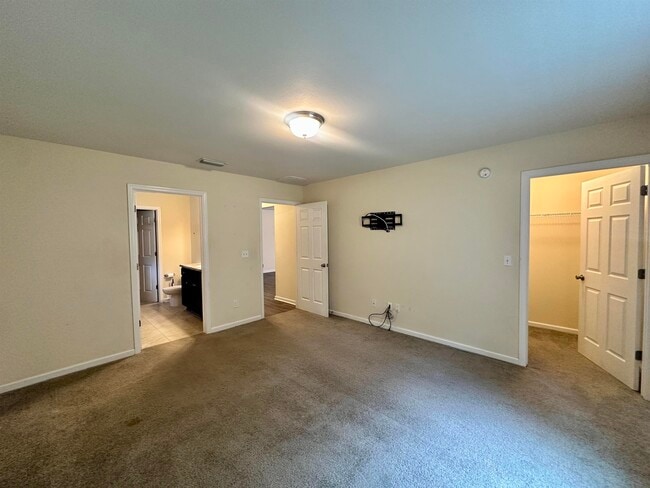 Building Photo - 1060 Lacey Ln