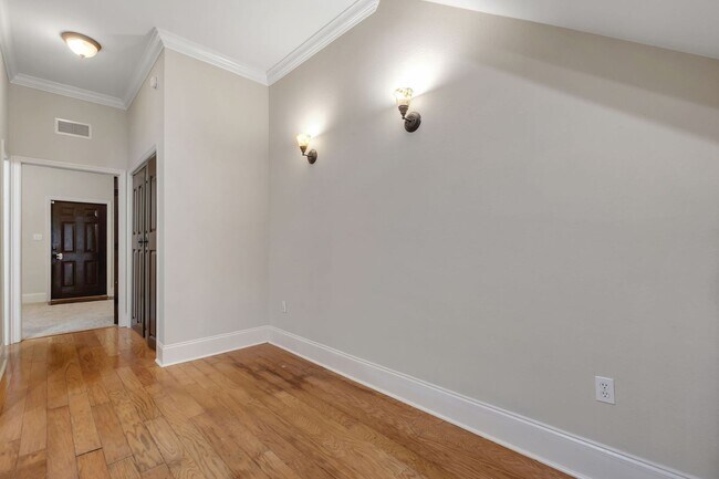 Building Photo - Midtown Tallahassee Townhome