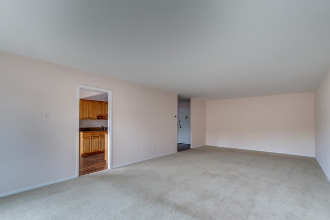 Building Photo - 2817 Jermantown Rd