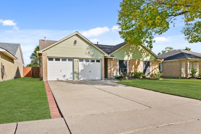 Building Photo - 3877 Pecan Cir