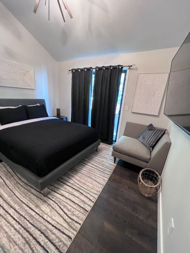 Building Photo - 2bd, 2ba Reno Bungalow in the Riverwalk Di...