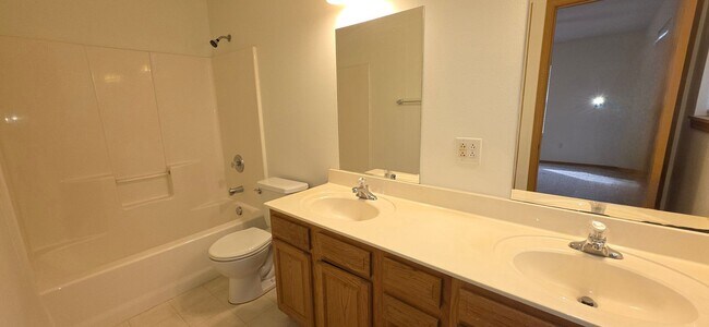 Building Photo - BF Duplex