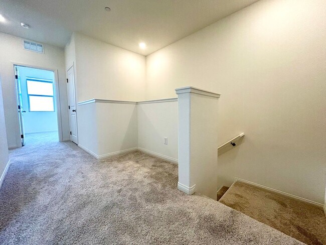 Building Photo - Brand new Townhome in Summerlin Grand Park Village