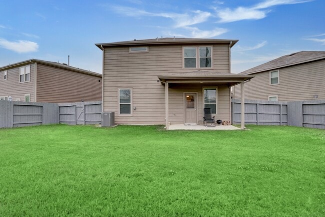 Building Photo - 15803 Smithland Dr