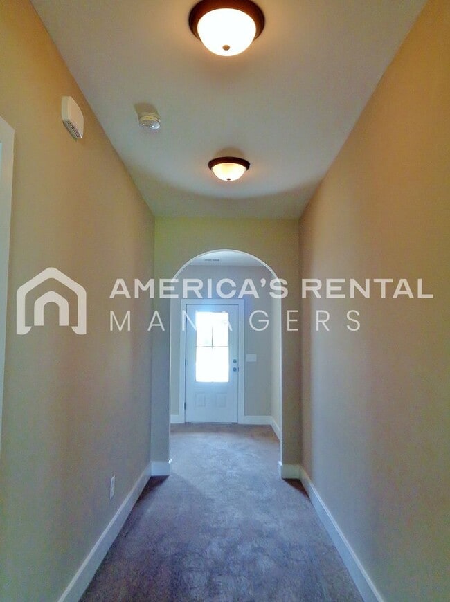 Building Photo - Home in Tuscaloosa..... Available to View Now!!!