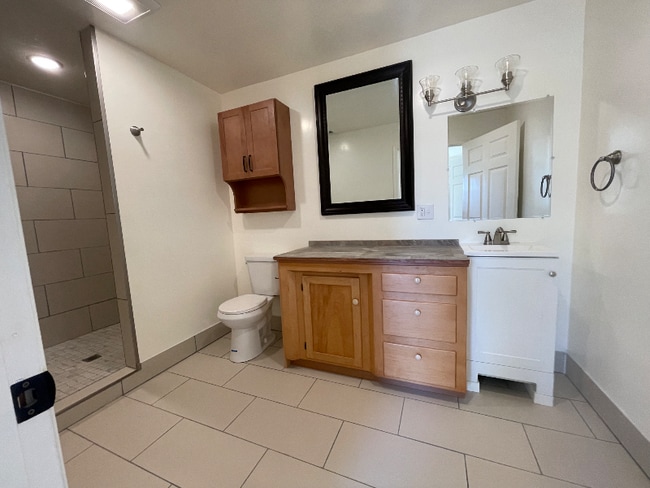 Building Photo - 4660 Fieldbrook Rd