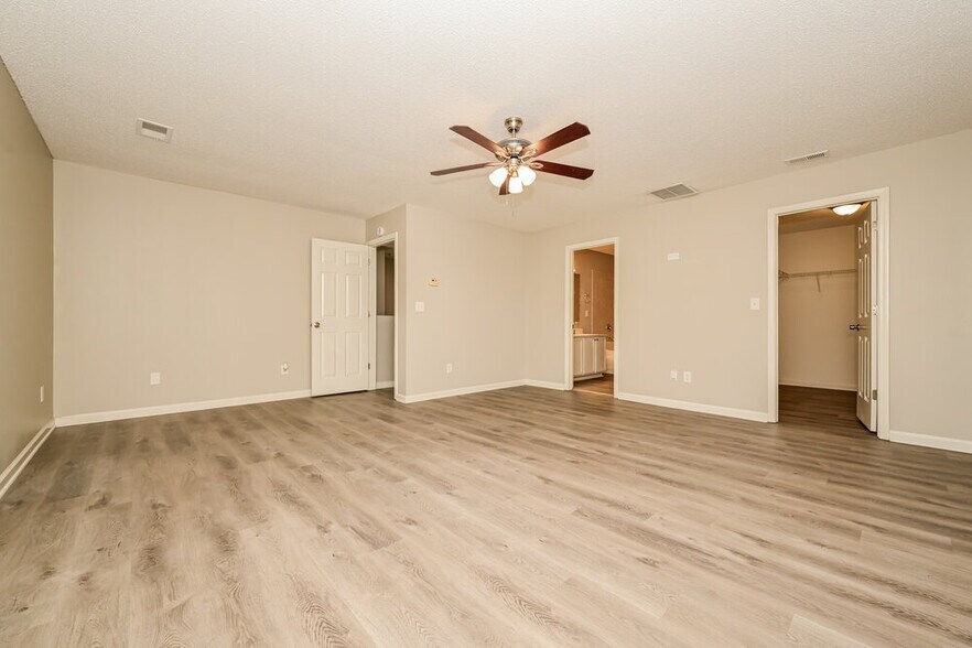 Building Photo - 2009 Farm Hill Ct