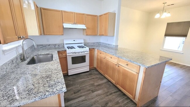 Building Photo - Great Near North Valley Home! No carpet! O...