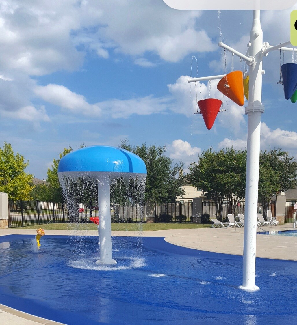 Community kiddie pool - 18204 Kermit Ct