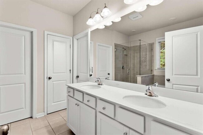 Building Photo - 3217 Hidden Valley Cir