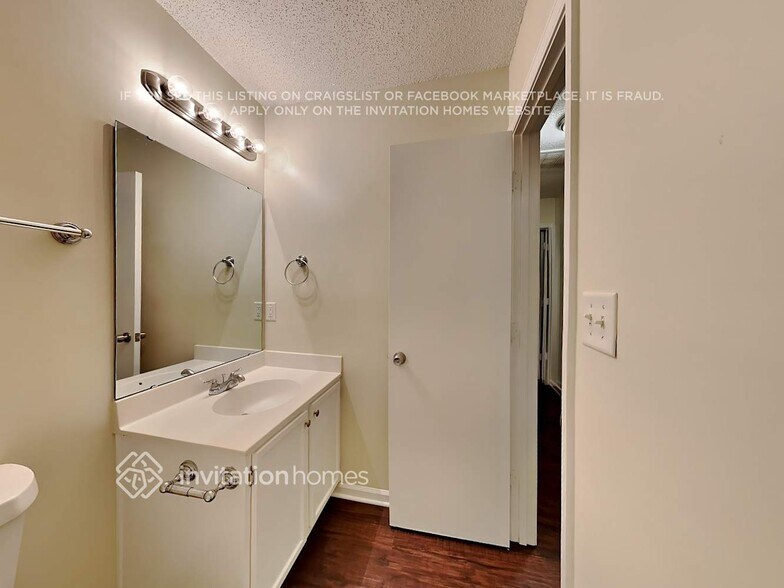 Building Photo - 11814 Stewarts Crossing Dr