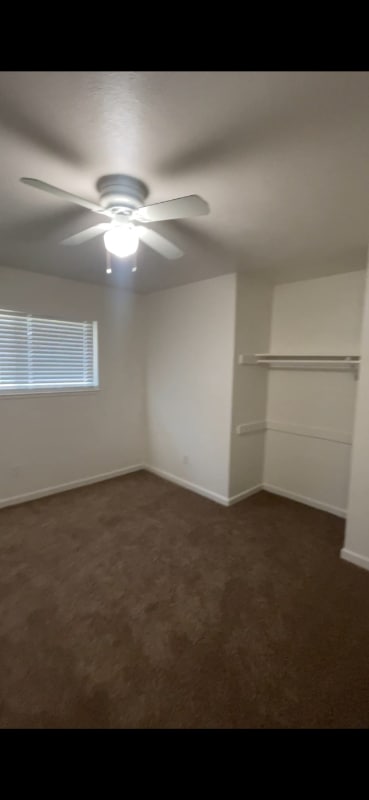 Building Photo - 400 Sunset Dr