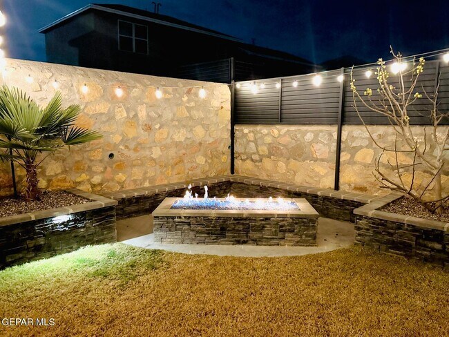 Building Photo - 1621 Sam Dominguez St