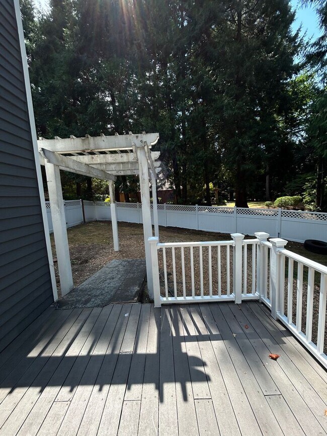 Building Photo - For Rent – Stunning 4-Bedroom NW Contempor...