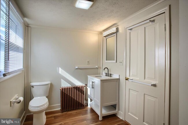 Building Photo - 424 W Main St