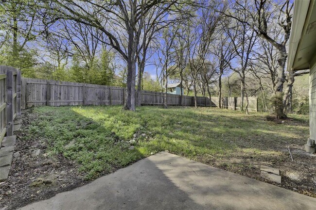 Building Photo - 9802 Hundred Oaks Cir