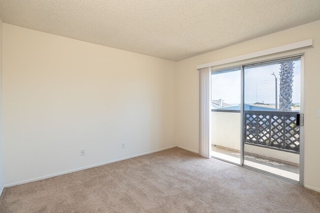 Building Photo - 2-Bedroom + 1 Bathroom Apartment | Dunes Place | Oxnard | Unfurnished