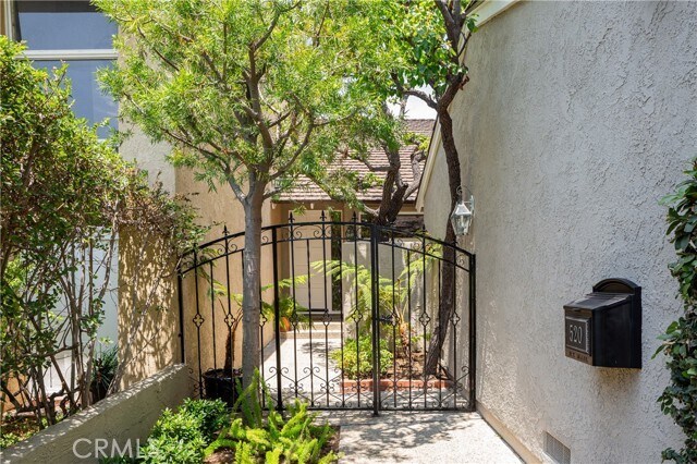 Building Photo - 520 Laver Way